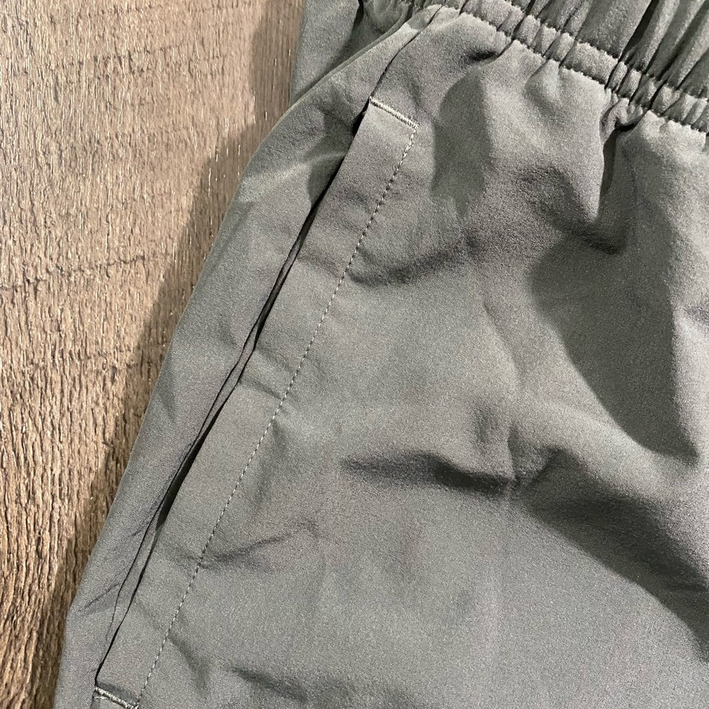 GYMSHARK Slim Fit Lightweight Mens Joggers - Picture 4 of 6
